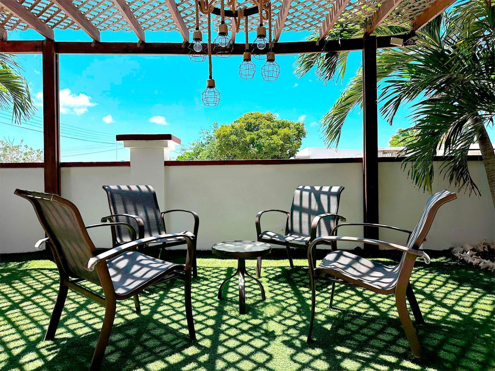 Ladybugs Apartments Palm Beach Exterior photo