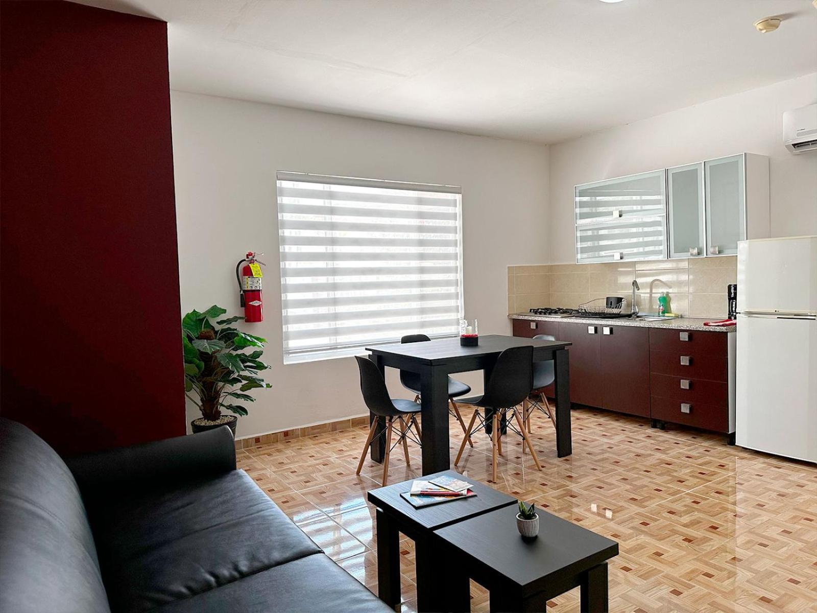 Ladybugs Apartments Palm Beach Exterior photo