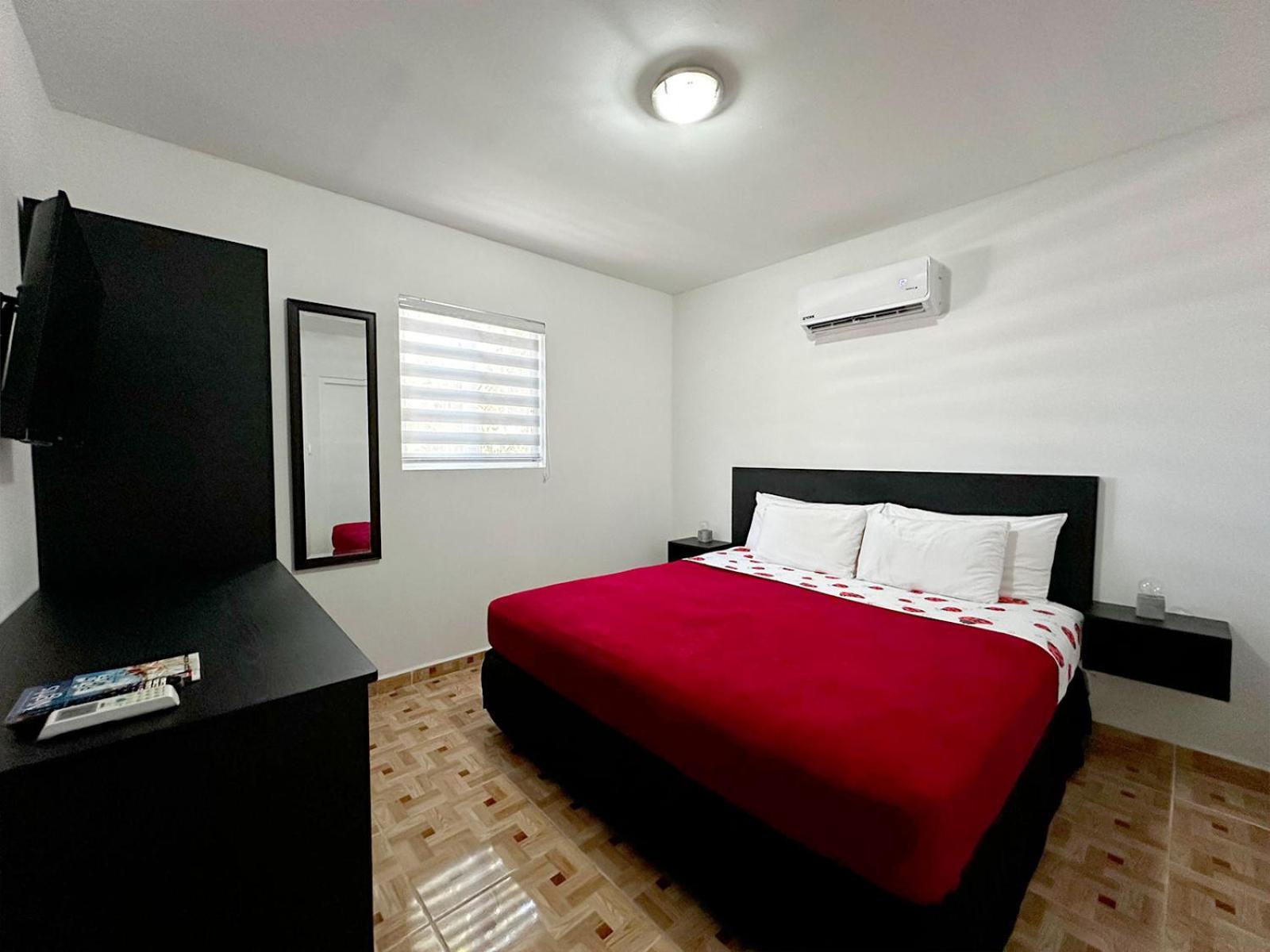 Ladybugs Apartments Palm Beach Exterior photo