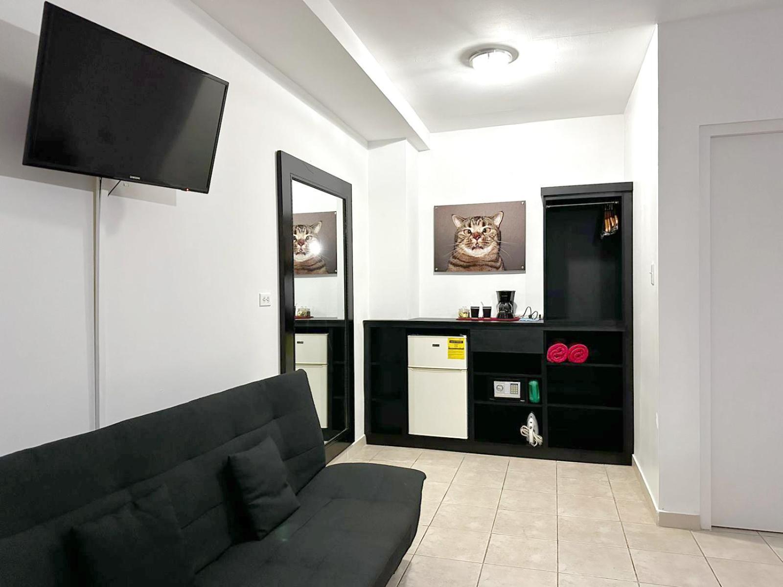 Ladybugs Apartments Palm Beach Exterior photo