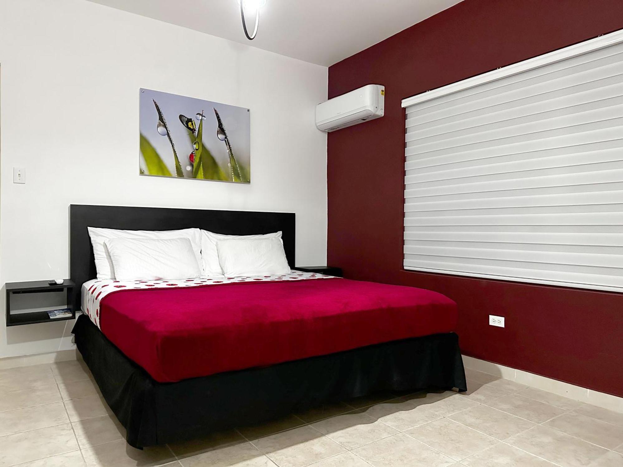 Ladybugs Apartments Palm Beach Exterior photo